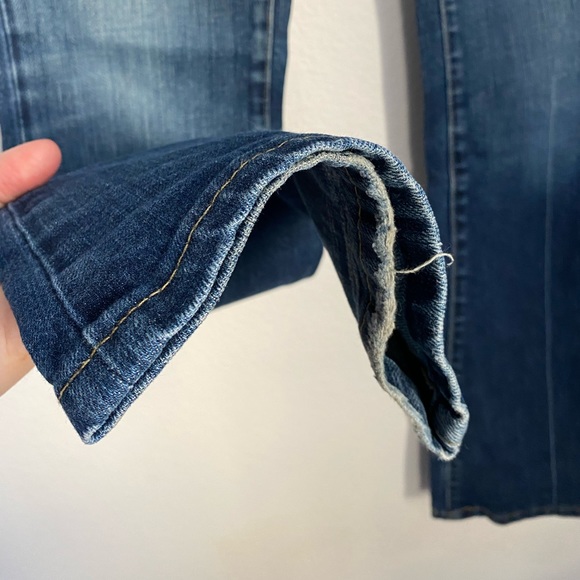 PAIGE • Laurel Canyon Low Rise Bootcut Blue Jeans - Picture 11 of 16